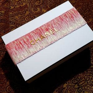 Authentic Chanel Gift Box with Ribbon (Medium), Beauty & Personal Care,  Fragrance & Deodorants on Carousell